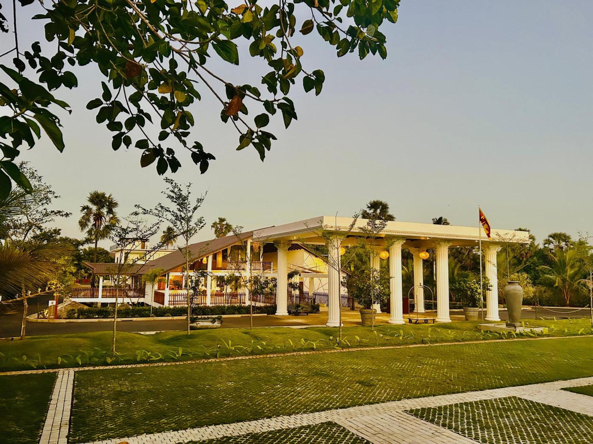 Uppuveli By Dsk Hotel 5*