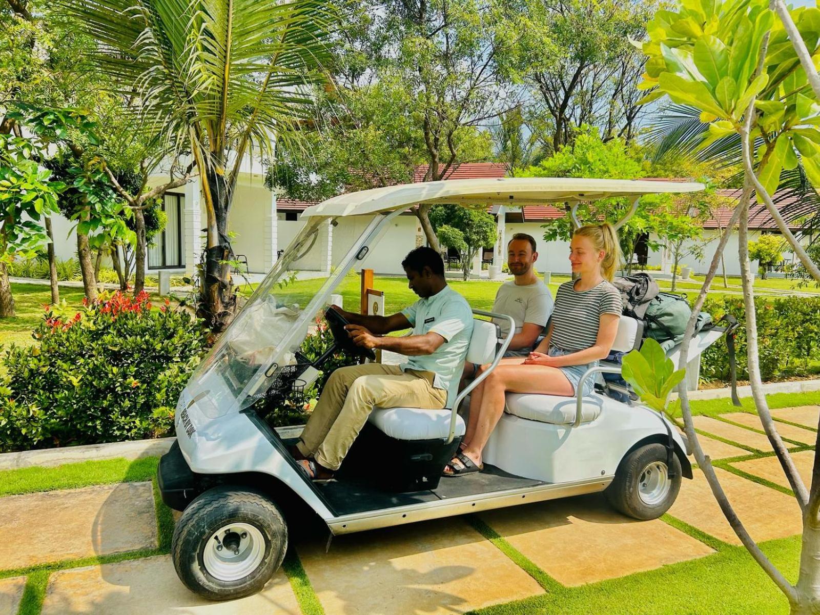 Hotel Uppuveli By Dsk